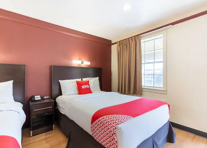Hotel Oyo N Sheridan Rd & Airport