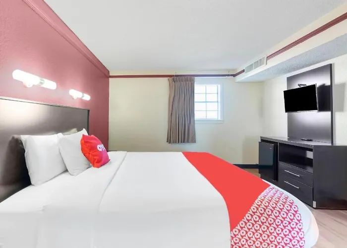 Hotel Oyo N Sheridan Rd & Airport 2*