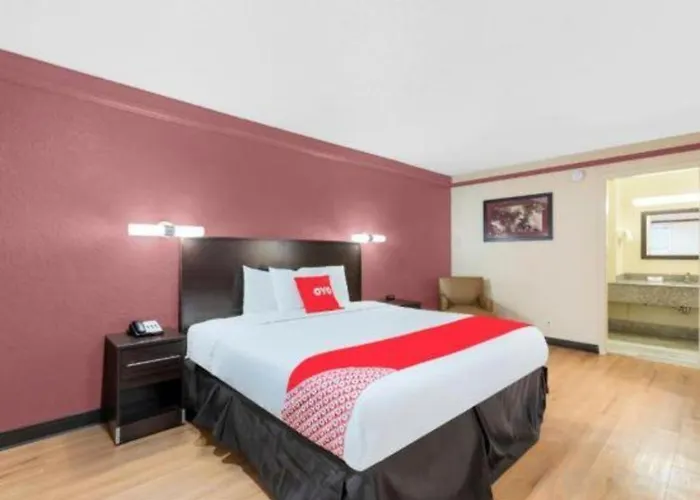 Hotel Oyo N Sheridan Rd & Airport