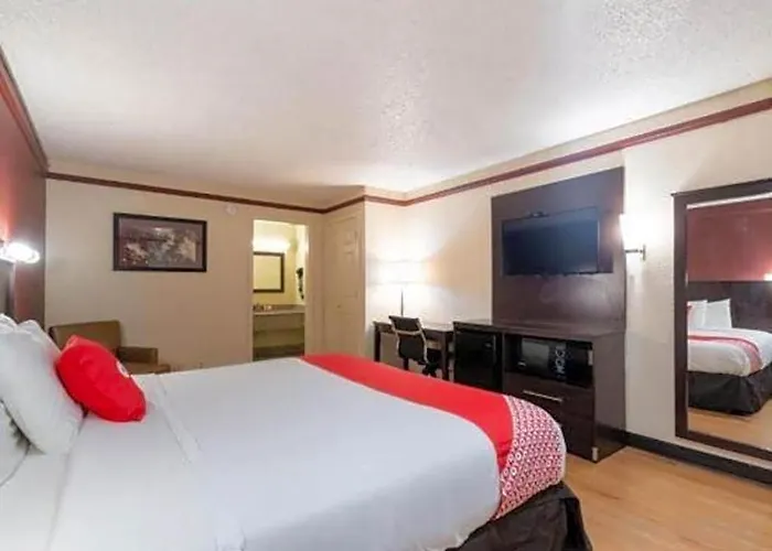 Oyo N Sheridan Rd & Airport Hotel Tulsa