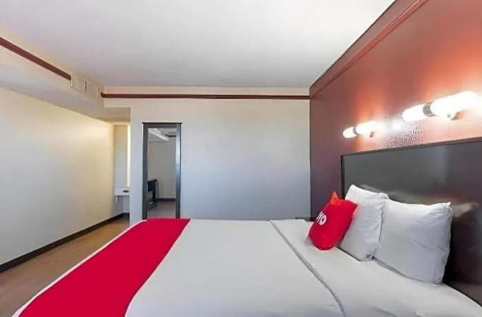 Hotel Oyo N Sheridan Rd & Airport 2*