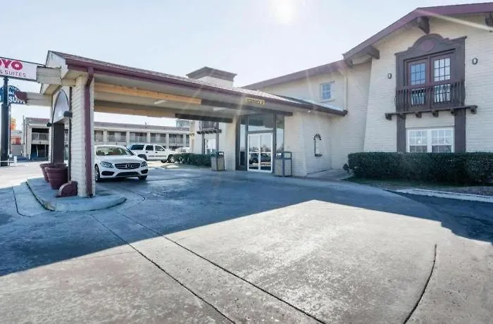 Hotel Oyo N Sheridan Rd & Airport