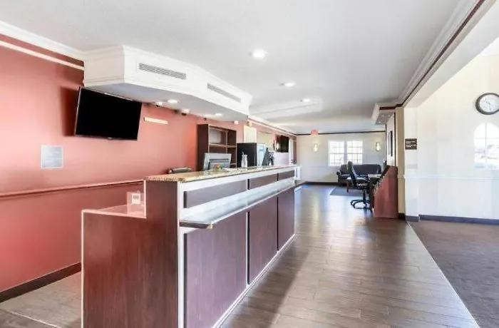 Oyo N Sheridan Rd & Airport Hotel