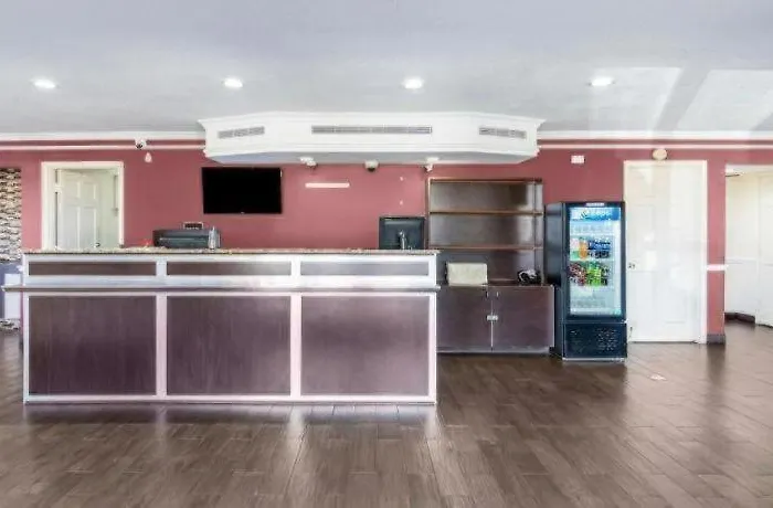 Hotel Oyo N Sheridan Rd & Airport